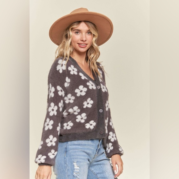 NWT Boutique Mae Charcoal Fuzzy Floral Cropped Cardigan Sweater - Picture 3 of 6